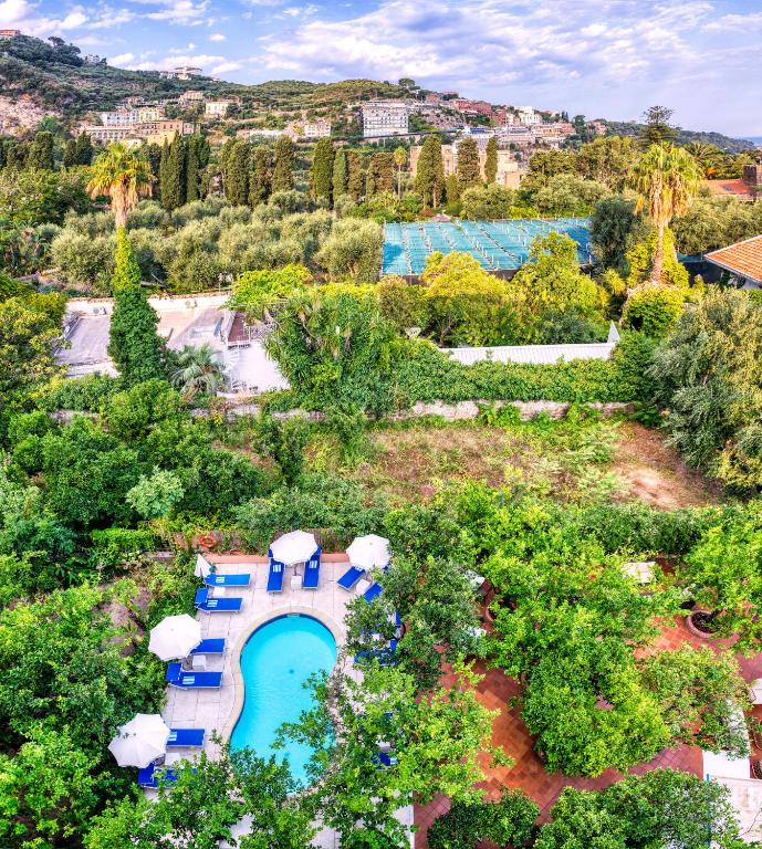 Bazén v ubytování Boutique Hotel Regina nebo v jeho okolí