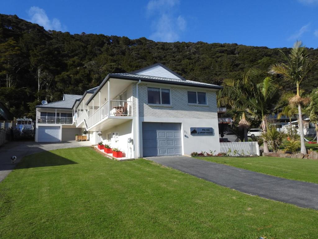 a house with a driveway and a yard at Paihia Apartments in Paihia