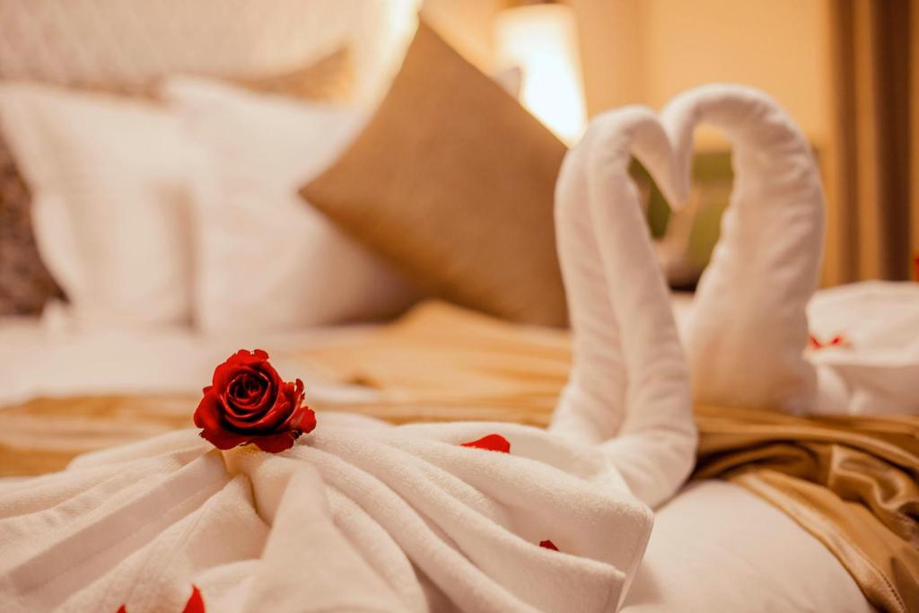 Postel nebo postele na pokoji v ubytování Palais Dar Si Aissa ALL-SUITES