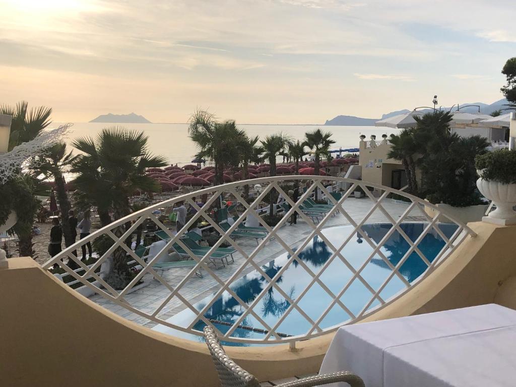 Bazén v ubytování Hotel La Playa nebo v jeho okolí