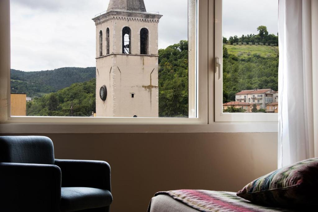 Nespecifikovaný výhled na hory nebo výhled na hory při pohledu z hotelu