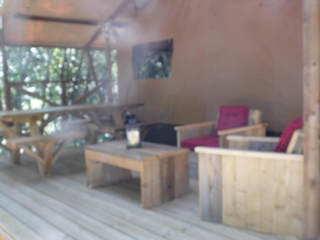 a living room with couches and a coffee table at Camping Mille Étoiles in Labastide-de-Virac