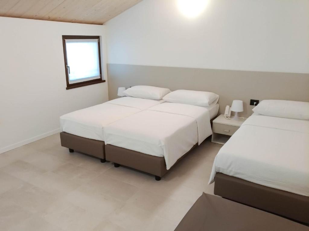 Łóżko lub łóżka w pokoju w obiekcie La Corte Room & Relax