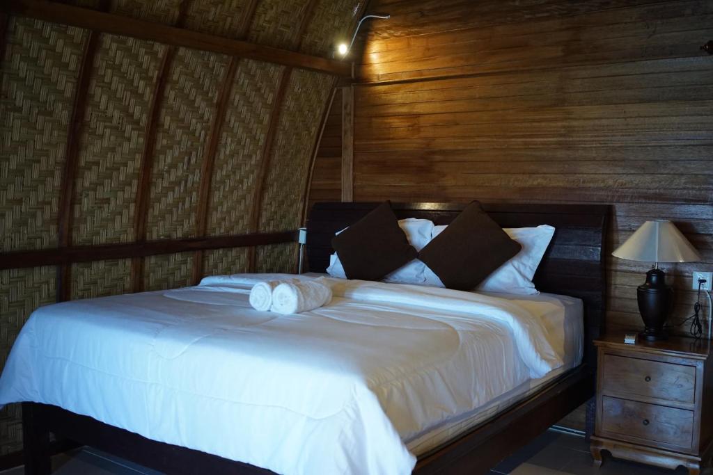 Postel nebo postele na pokoji v ubytování Sakti OceanView Nusa Penida
