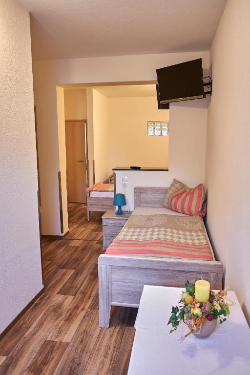 Postel nebo postele na pokoji v ubytování Pension Waldbad Dommitzsch