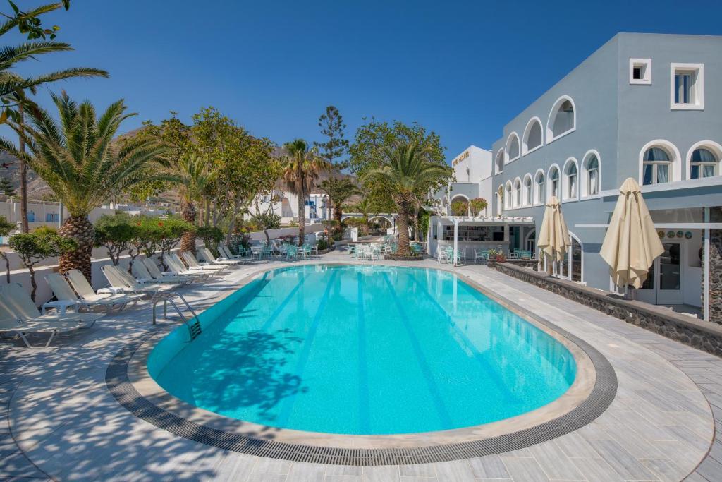 Bazén v ubytování Makarios Hotel nebo v jeho okolí
