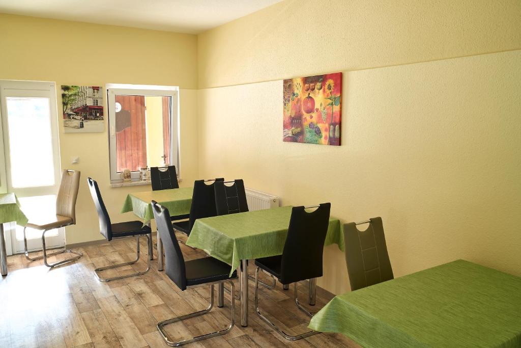 Posezení v ubytování Pension Waldbad Dommitzsch