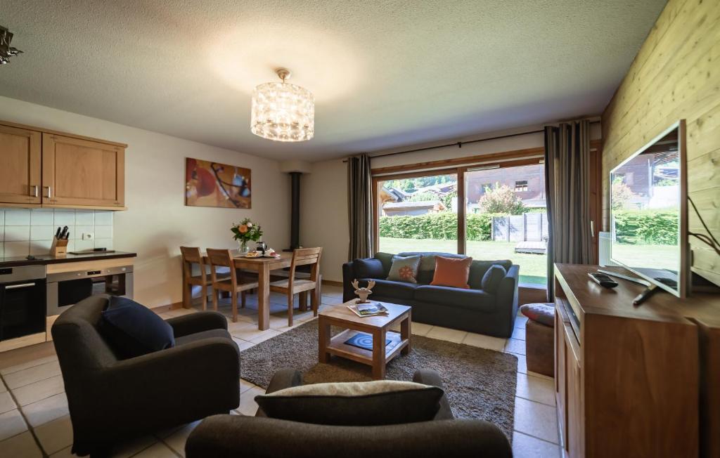 Aiglon Morzine - Three-Bedroom Apartment