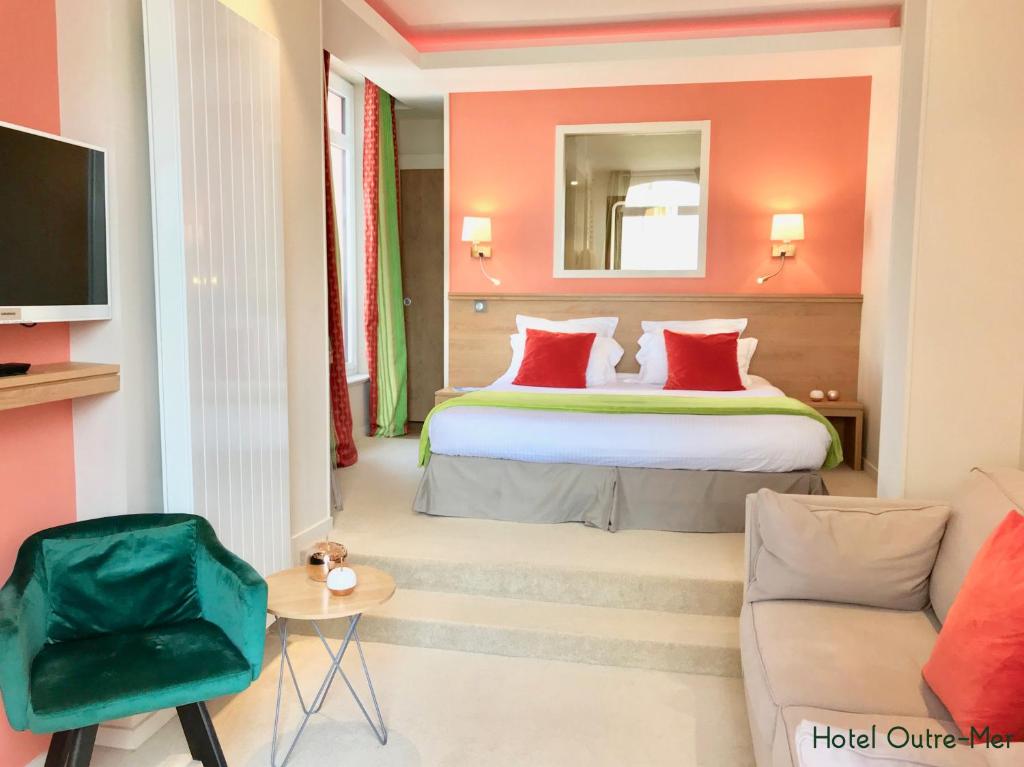 TV a/nebo společenská místnost v ubytování Hôtel Outre-Mer - Villa Le Couchant