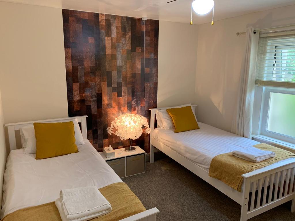 Postel nebo postele na pokoji v ubytování Waterfront Inn