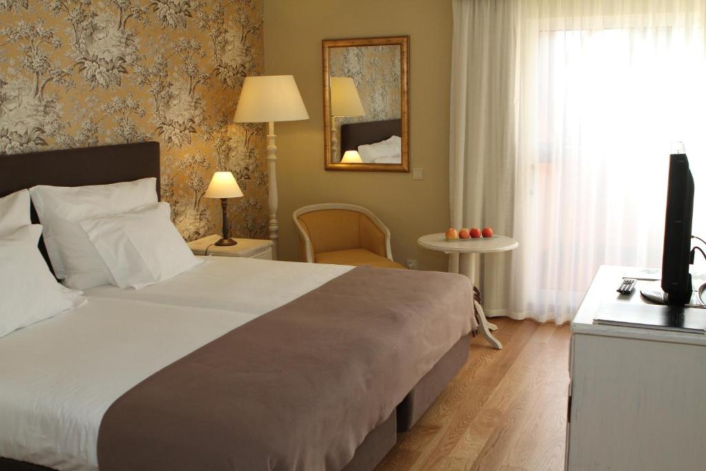 Postel nebo postele na pokoji v ubytování Pestana Village Garden Hotel