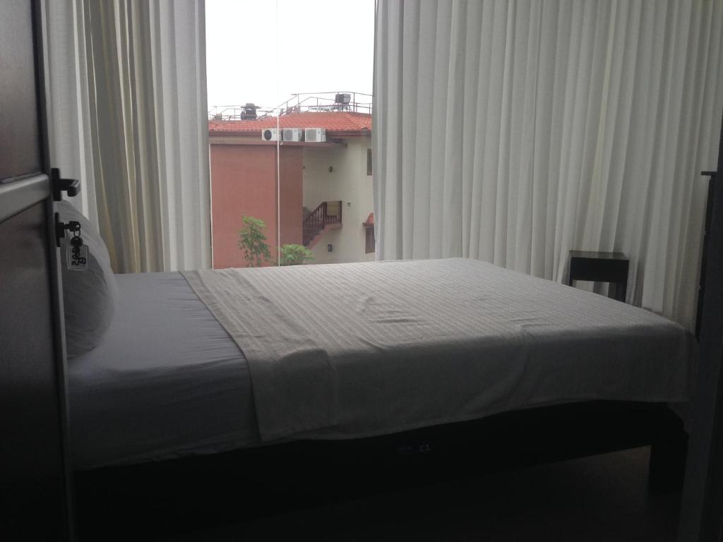 Postel nebo postele na pokoji v ubytování Room2Board Hostel and Surf School