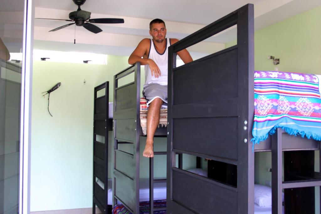 Postel nebo postele na pokoji v ubytování Room2Board Hostel and Surf School