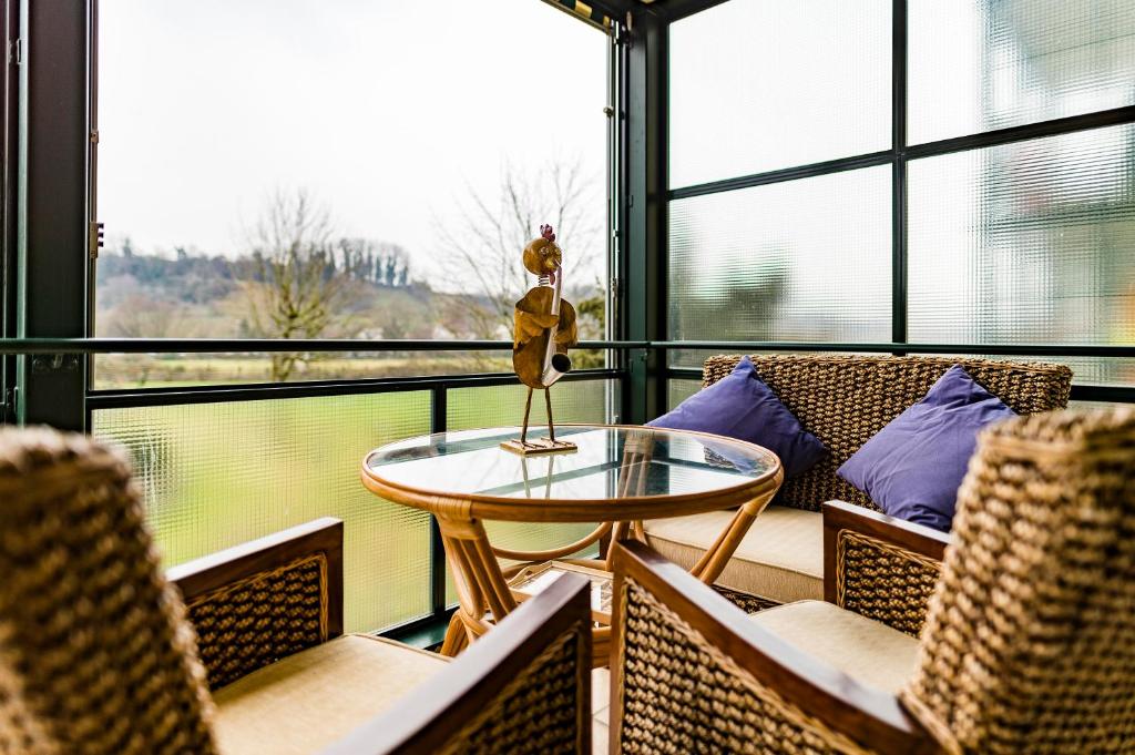 Posezení v ubytování Modern, Cozy Large Apartment with Terrace in Basel- Allschwil
