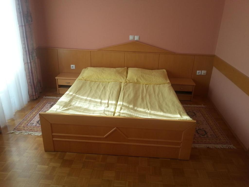 Postel nebo postele na pokoji v ubytování Penzion Zeleni Kakadu