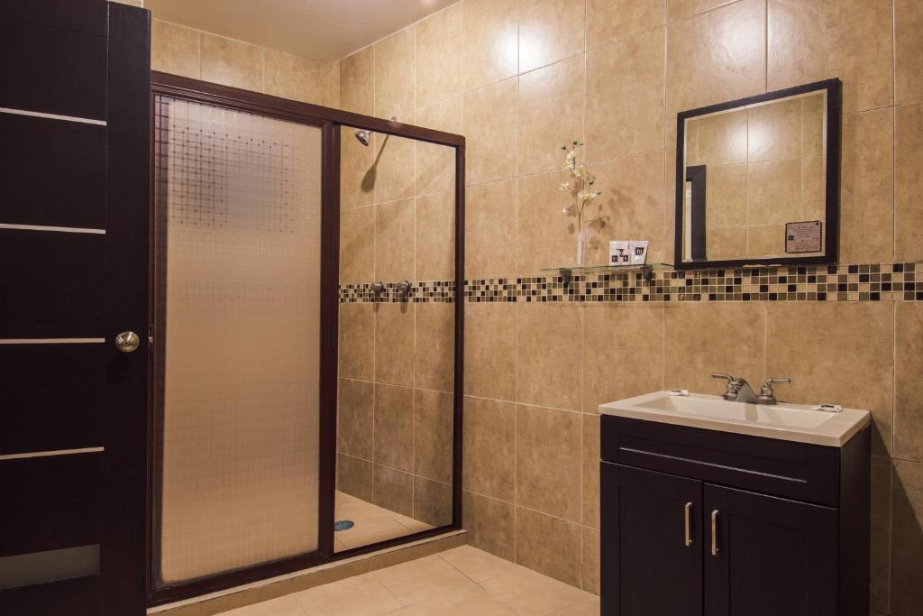 Koupelna v ubytování Hotel Majova Inn Xalapa