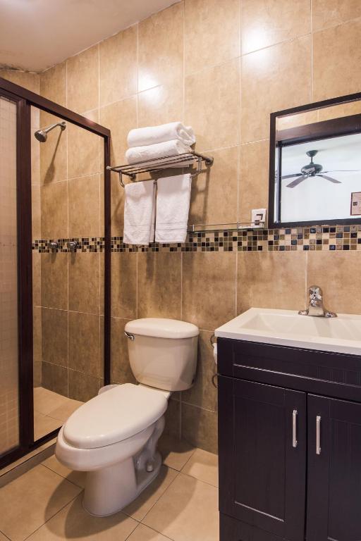 Koupelna v ubytování Hotel Majova Inn Xalapa