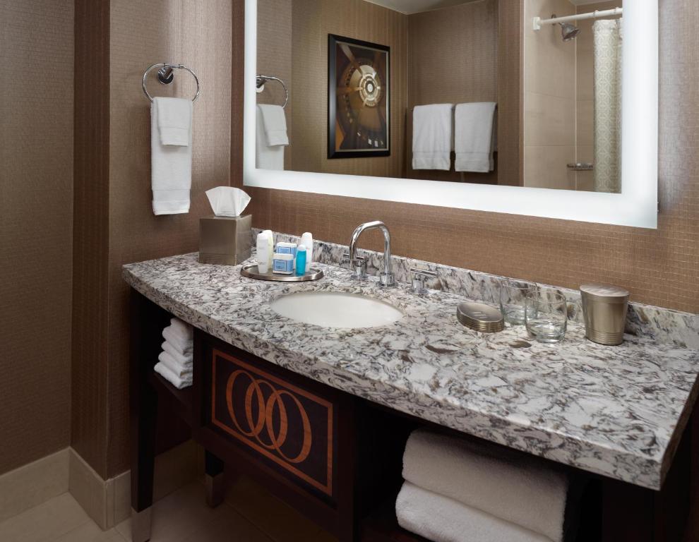 Omni Providence - Deluxe Room With King Bed West Tower