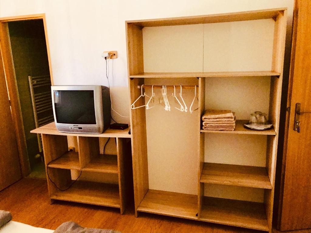 TV a/nebo společenská místnost v ubytování Restaurace penzion Pod Šumárníkem