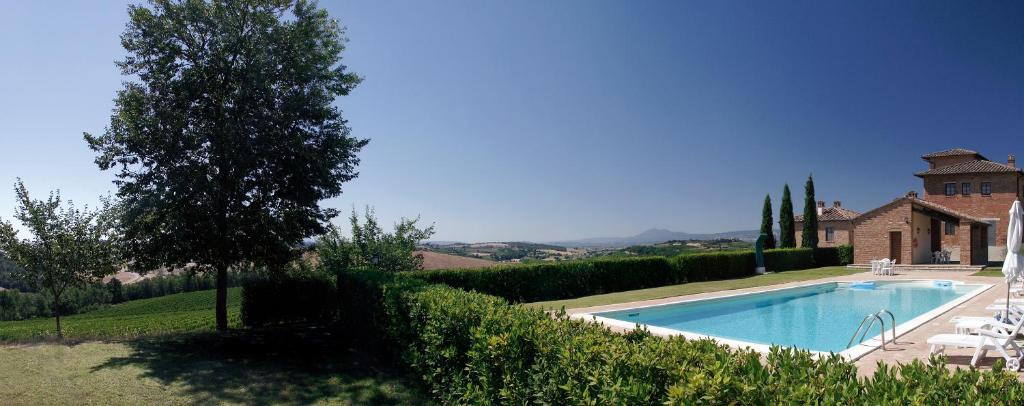 Bazén v ubytovaní Agriturismo Terra Rossa alebo v jeho blízkosti