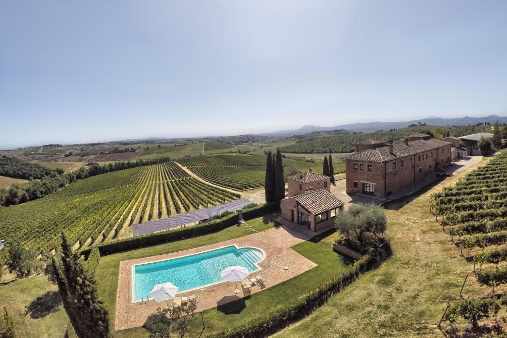 an estate with a swimming pool and a vineyard at Agriturismo Terra Rossa in Valiano