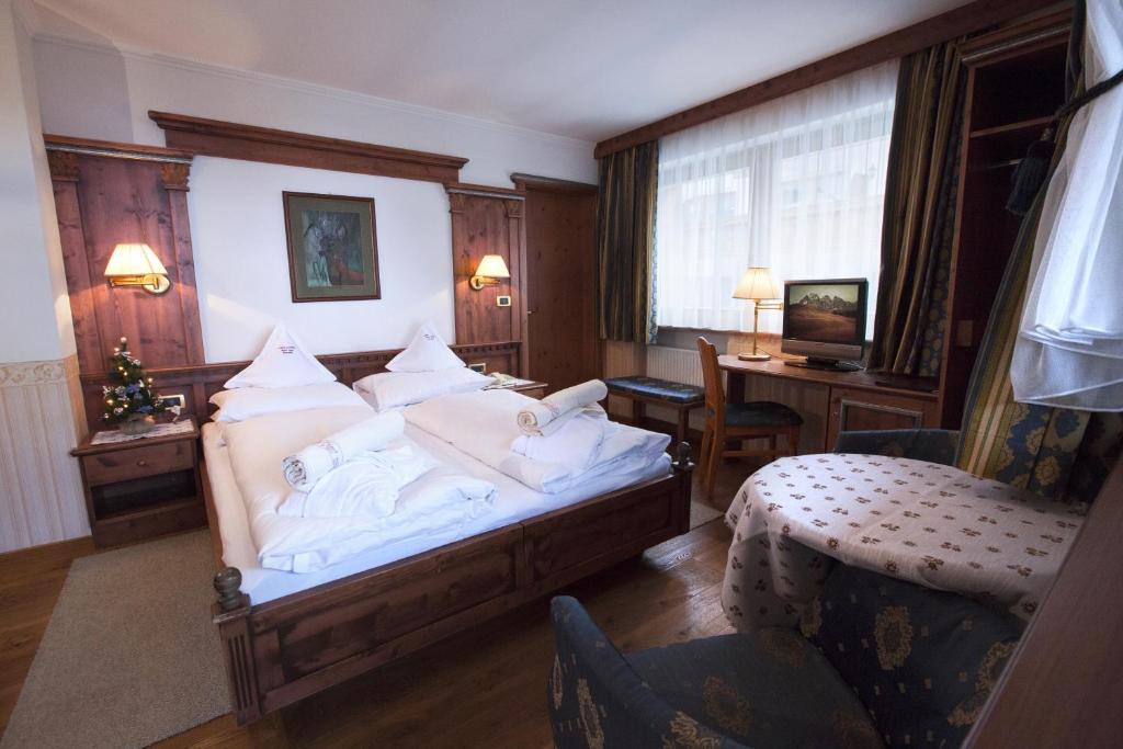 Hotel Garni Concordia - Dolomites Homeにあるベッド