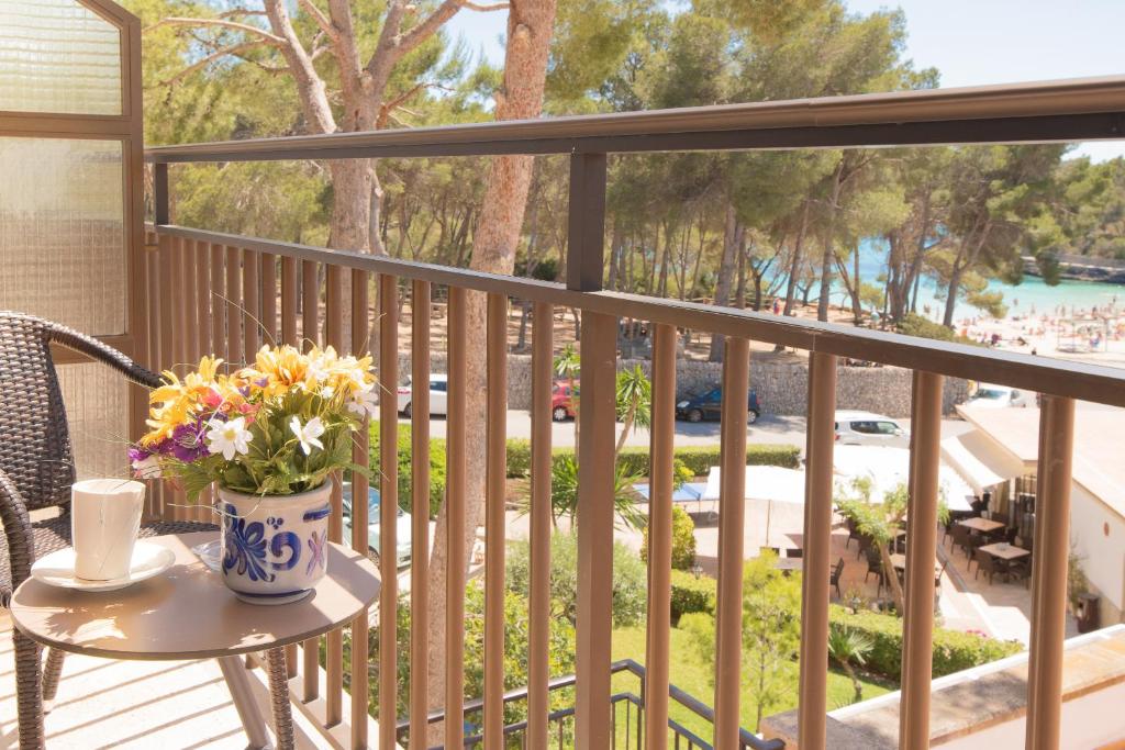 Балкон или терраса в Hotel Playa Mondrago