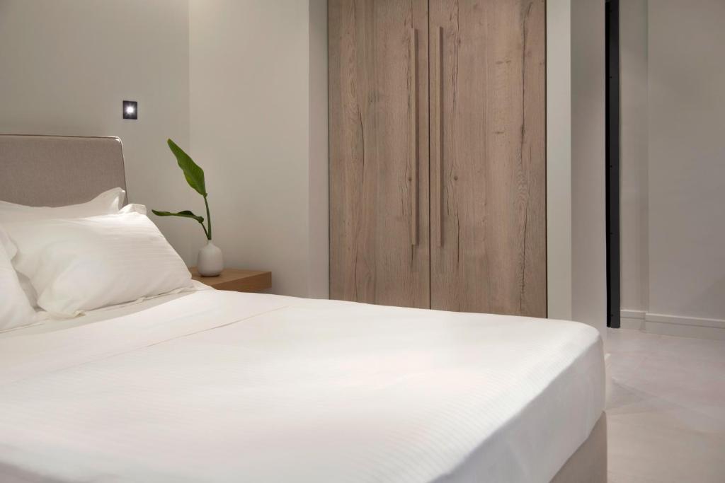 Glyfada South42 - Deluxe Double Room