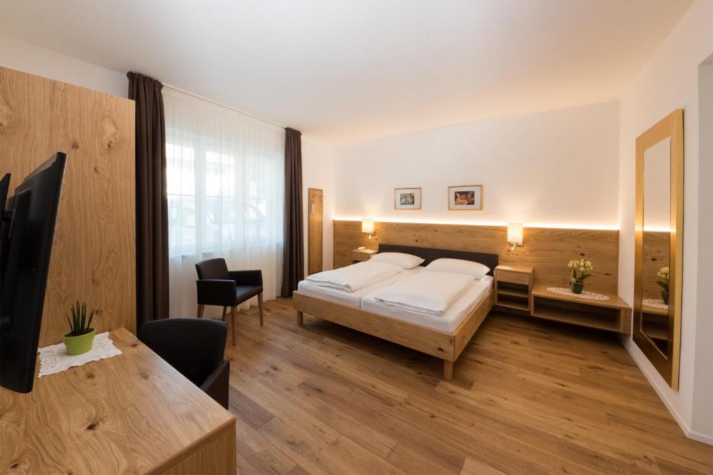 Postel nebo postele na pokoji v ubytování Hotel Teutschhaus