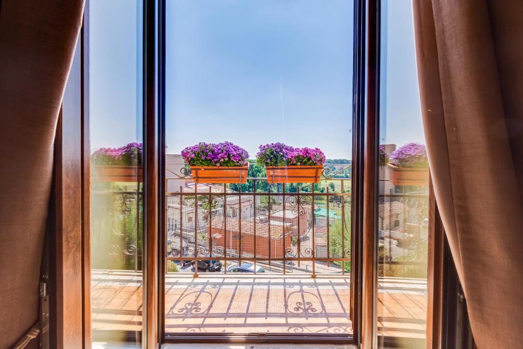 Uma varanda ou terraço em Romoli Hotel