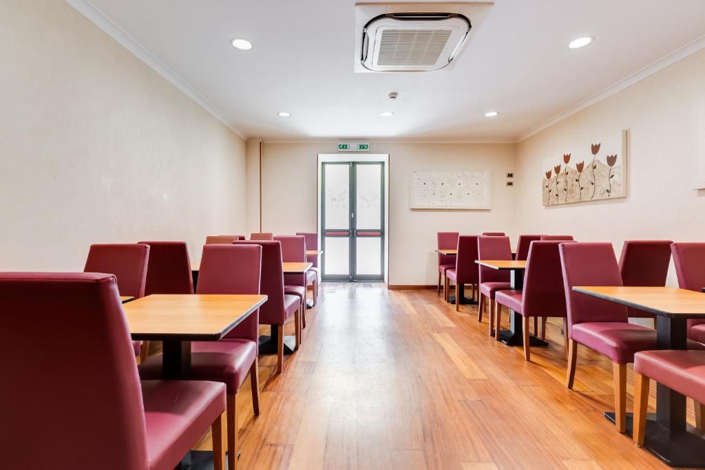 Uma área de estar em Romoli Hotel