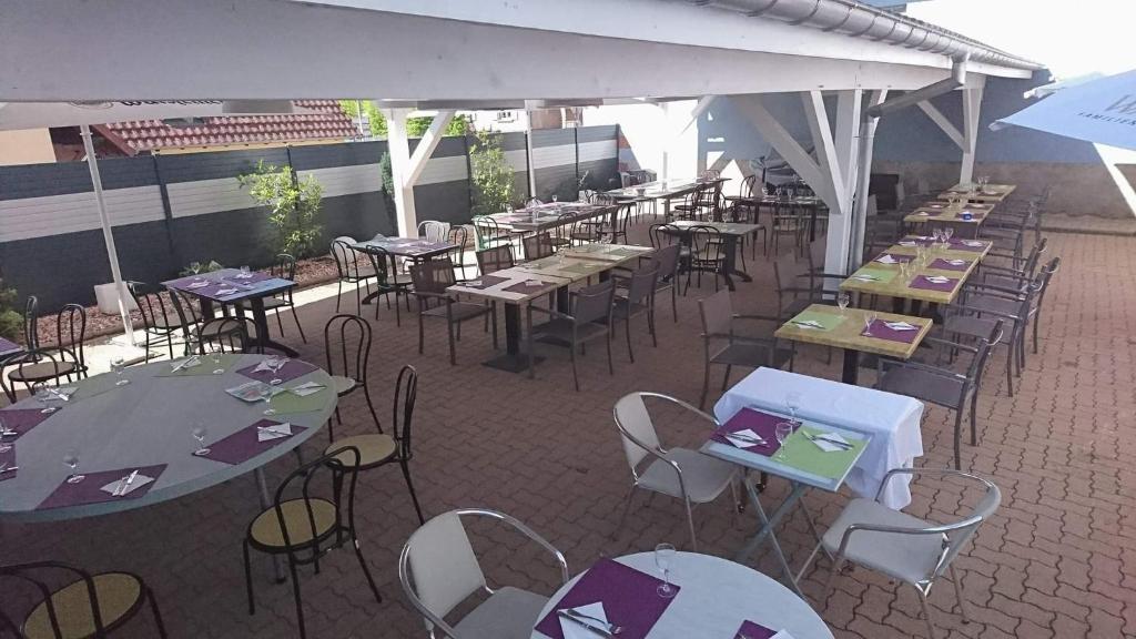 Restaurace v ubytování Logis Hotel Aux Comtes De Hanau