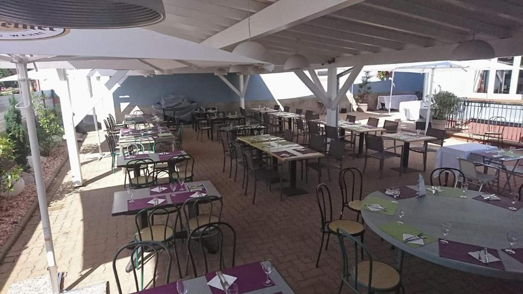 Restaurace v ubytování Logis Hotel Aux Comtes De Hanau