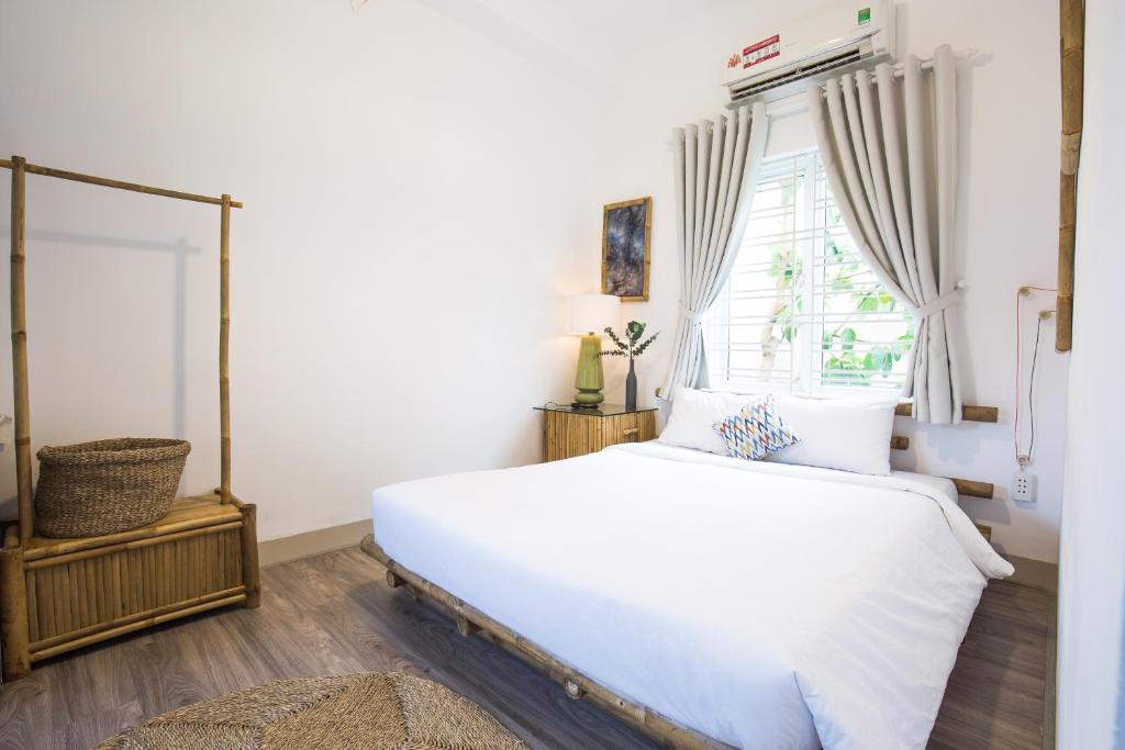 Postel nebo postele na pokoji v ubytování Nem's House Hội An