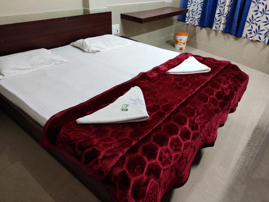 Postel nebo postele na pokoji v ubytování Hotel Sugam Karaikudi