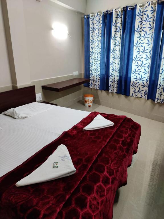 Postel nebo postele na pokoji v ubytování Hotel Sugam Karaikudi