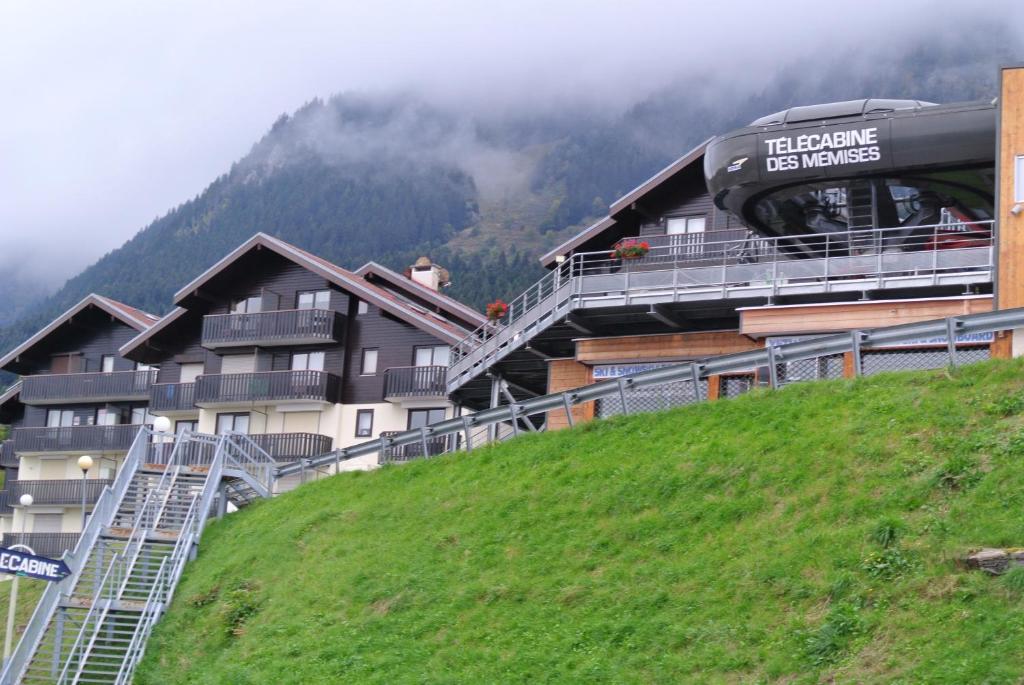 a train on the side of a building on a hill at STUDIO in Thollon