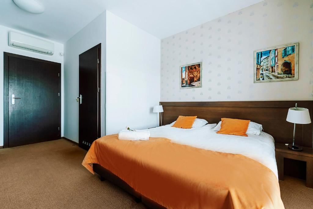 
Double or Twin Room with Bathroom
