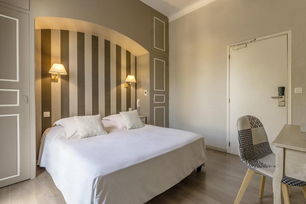 Les Jardins du Cèdre, Boutique hôtel & gastronomie - Chambre Confort - 1er étage - Terrasse Et Vue Mer