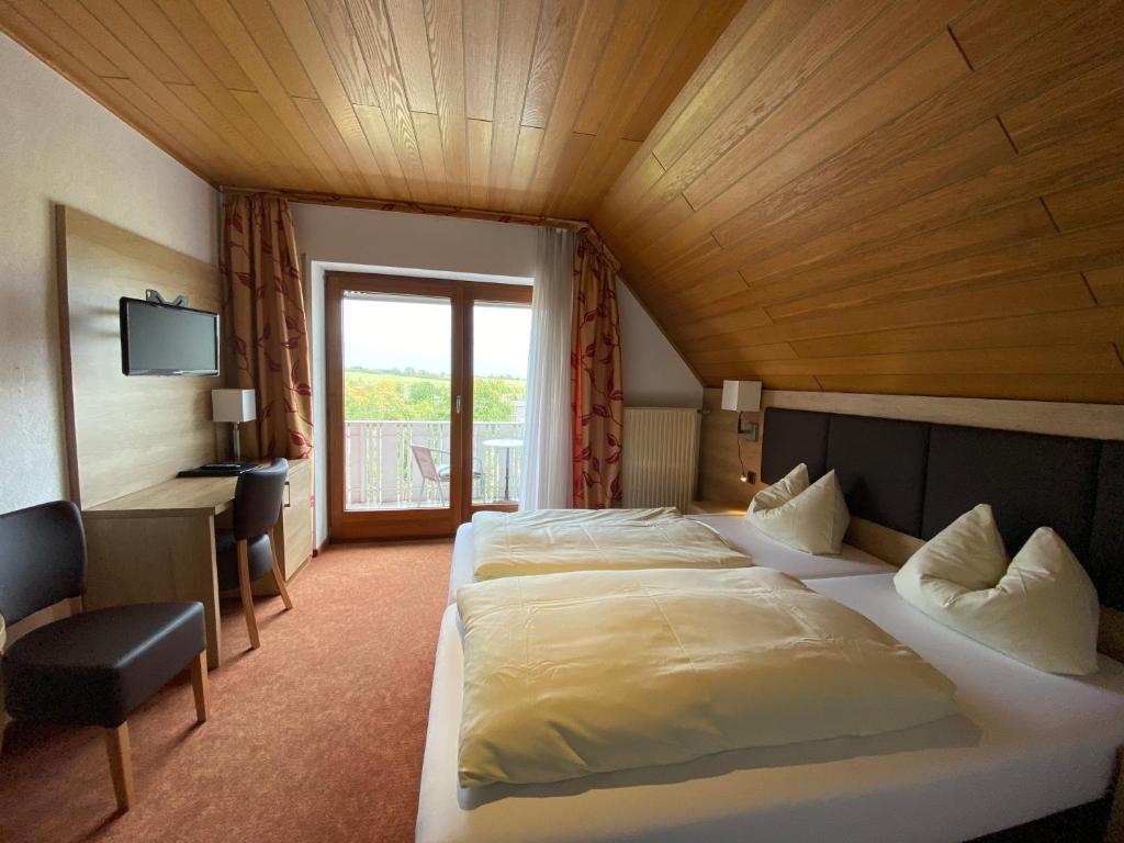 Postel nebo postele na pokoji v ubytování Hotel Herbstein