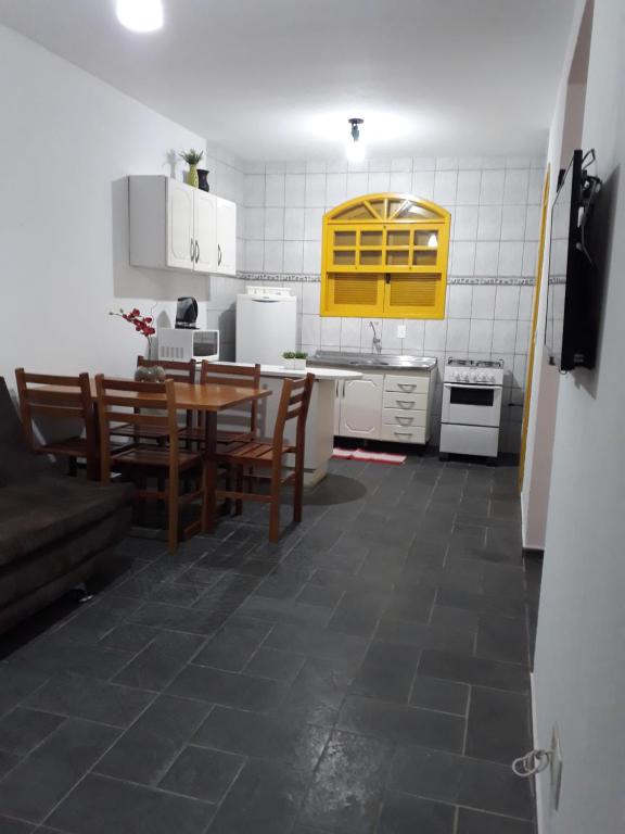  Residencial Colonial Amarelo a 150m da Praia de Mariscal
