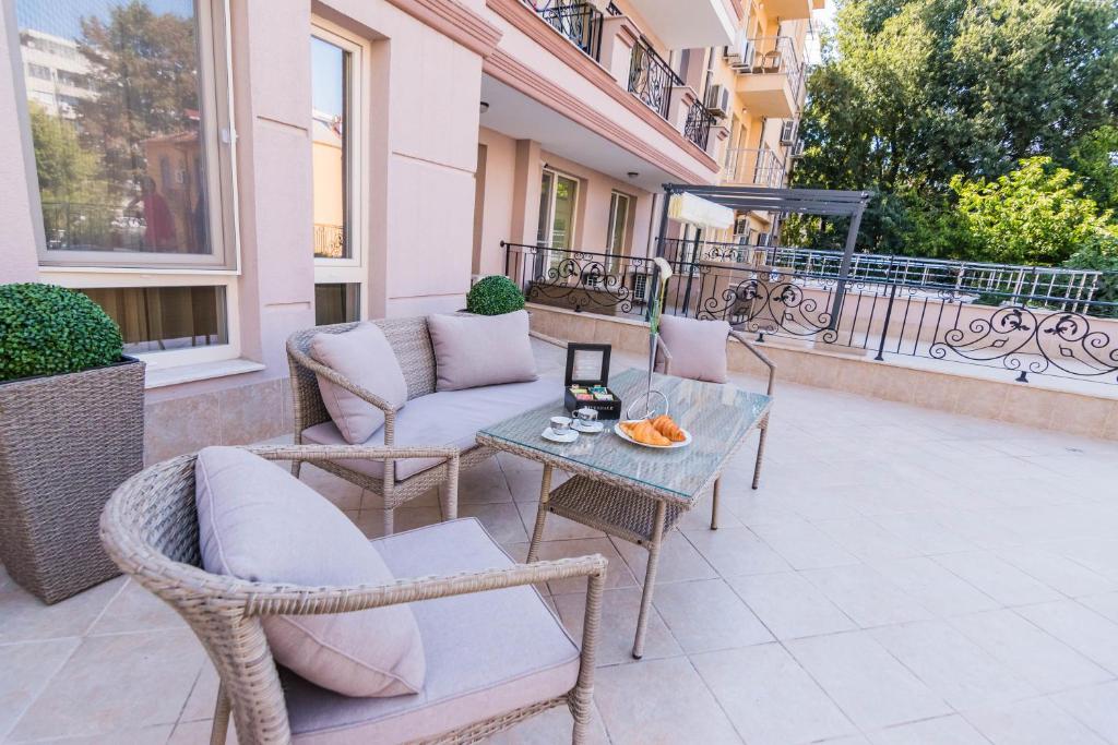 Balkón nebo terasa v ubytování Kapana Luxury City Center Apartments with Garage