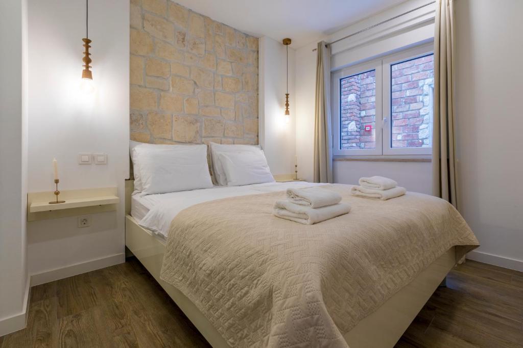 Postel nebo postele na pokoji v ubytování Palace Paulina Apartments