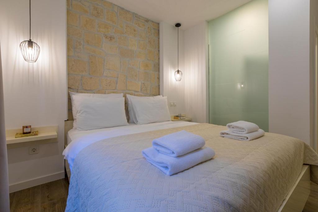 Postel nebo postele na pokoji v ubytování Palace Paulina Apartments