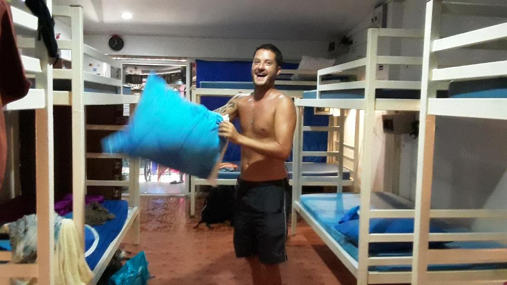 Palanda nebo palandy na pokoji v ubytování Hangover Hostel
