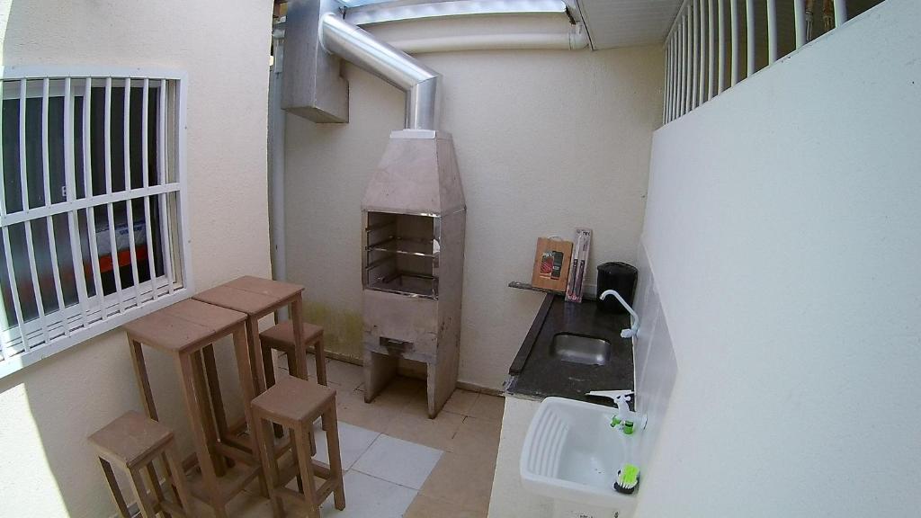  APARTAMENTO COQUEIROS A 1 QUADRA DO MAR