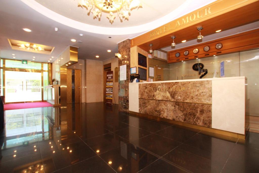 Kuchyň nebo kuchyňský kout v ubytování Amour Hotel