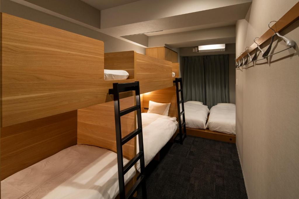 Postel nebo postele na pokoji v ubytování Grids Tokyo Ueno Hotel&Hostel