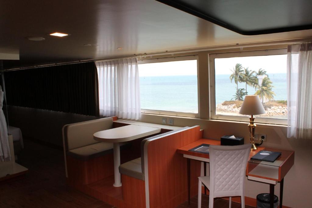 Doulos Phos The Ship Hotel - 12