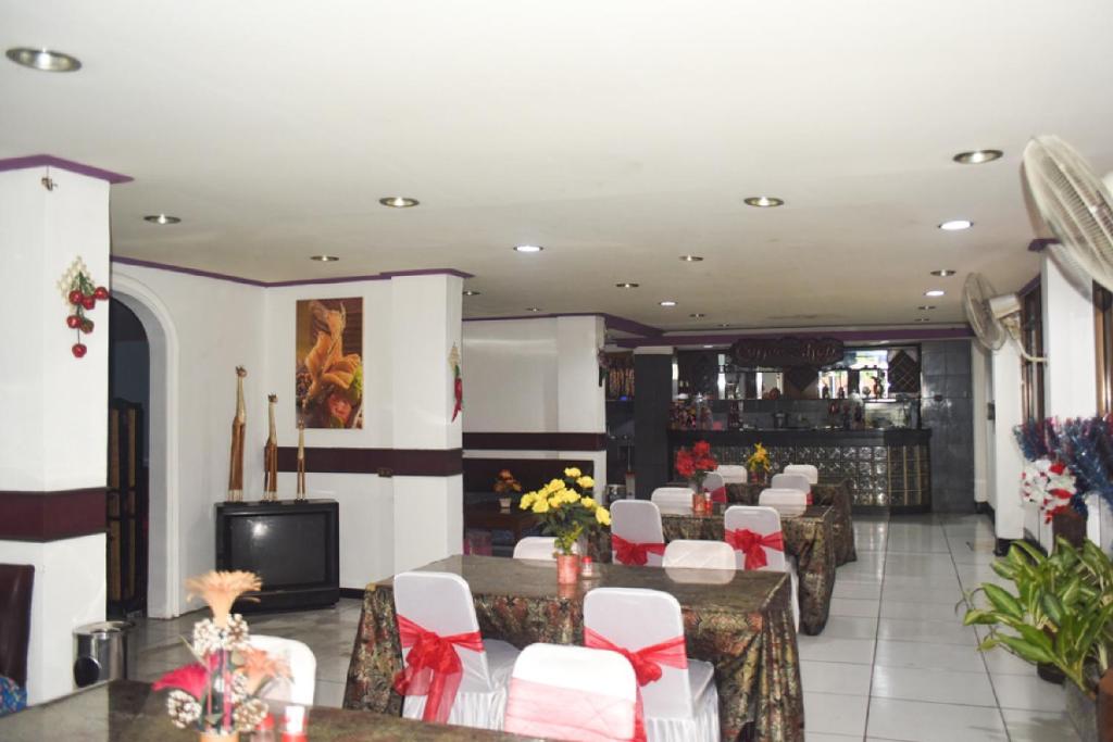 Restaurace v ubytování RedDoorz Plus near RSCM Jakarta